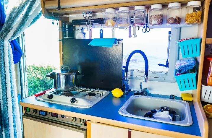 Küche in einem Wohnmobil